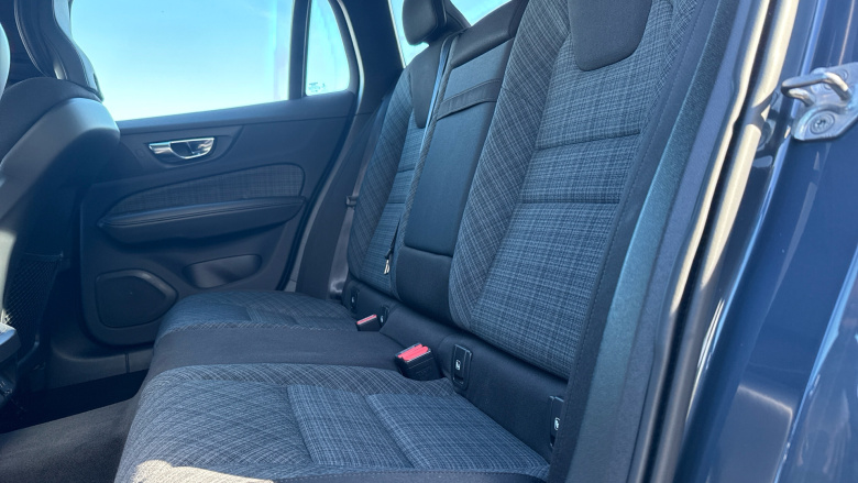 Volvo V60 2.0 B3P Momentum 5dr Auto [7 speed] Petrol Estate